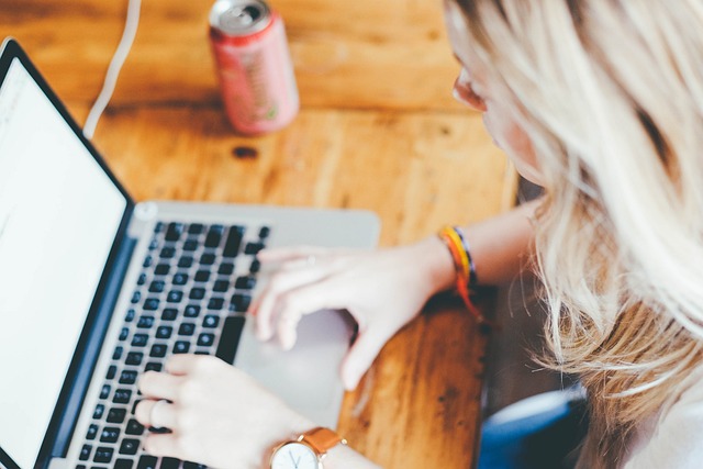 Les effets positifs et négatifs du commerce en ligne